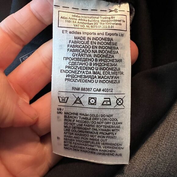 3 for $30! Adidas colour block capri pants. Size medium - Picture 6 of 9